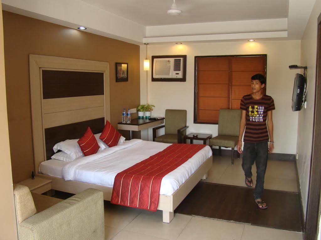 Hotel Pacific Inn Huda City Centre Gurgáon Kültér fotó