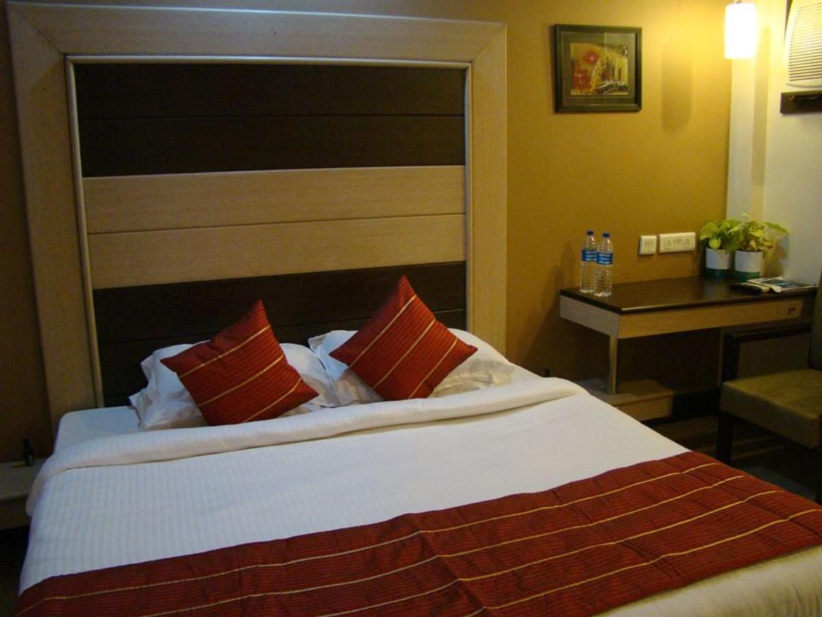 Hotel Pacific Inn Huda City Centre Gurgáon Kültér fotó