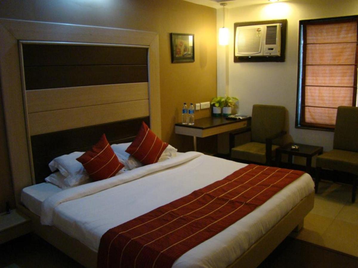 Hotel Pacific Inn Huda City Centre Gurgáon Kültér fotó