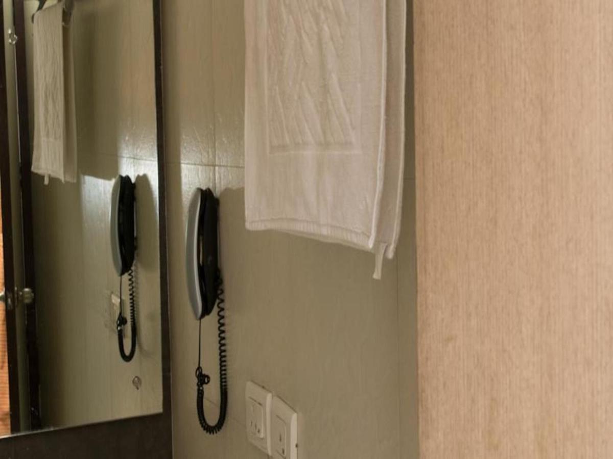 Hotel Pacific Inn Huda City Centre Gurgáon Kültér fotó